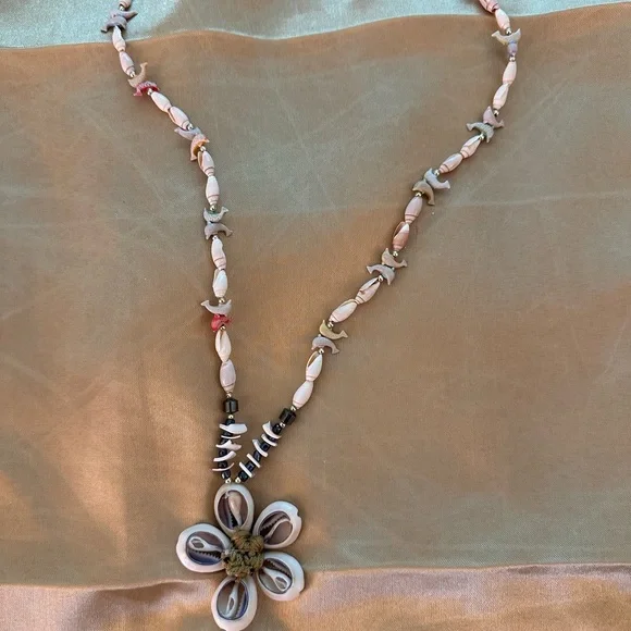 Shell Necklace with Flower Pendant - Picture 3 of 3